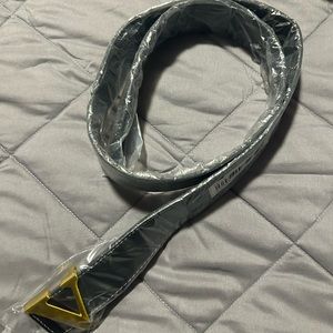 Men’s belt - gold V